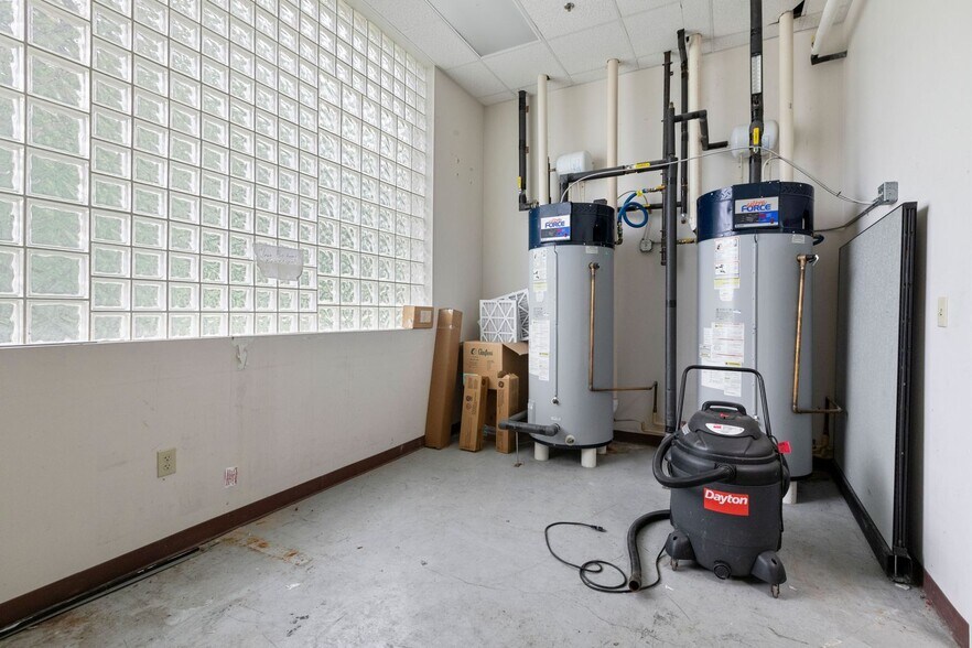 More Photos Of 1922 K M Wicker Memorial Dr, Sanford Medical For Lease