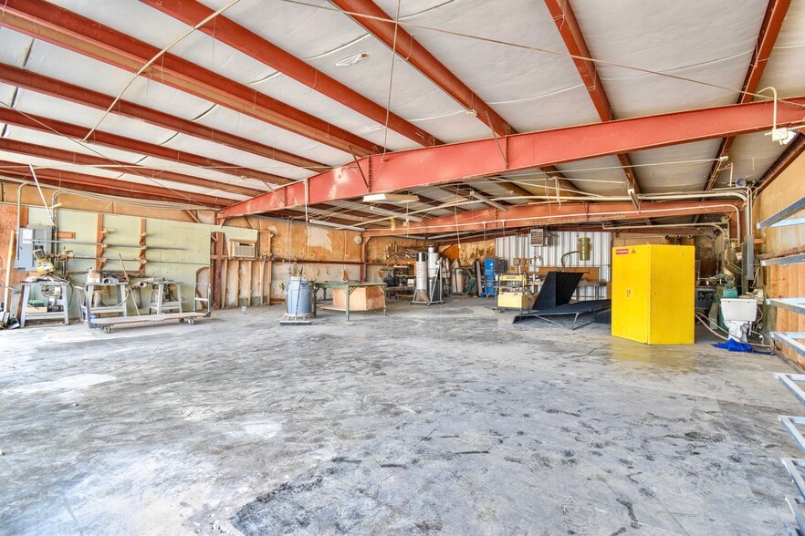 More Photos Of 217 N Main St, Mount Pleasant Service For Lease