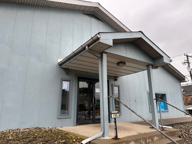 More Photos Of 100 E 8th St, Milton Freestanding For Lease