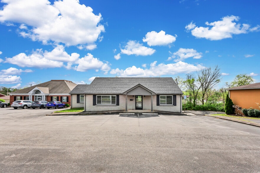 More Photos Of 1758 Memorial Dr, Clarksville Medical For Lease