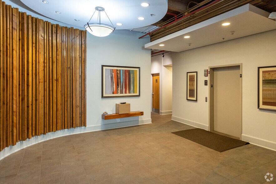 More Photos Of 1046 W Kinzie St, Chicago Office For Lease