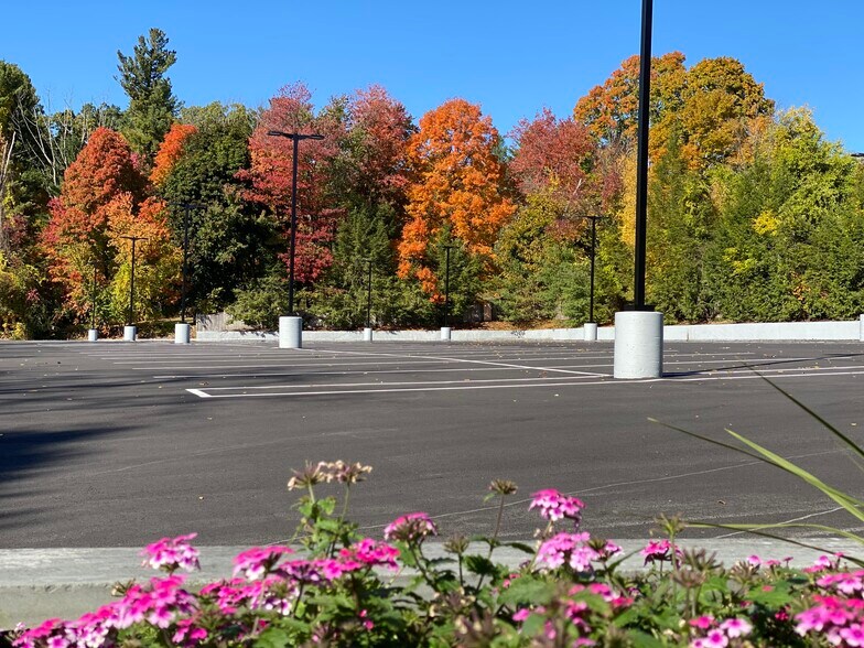 More Photos Of 4 Northeastern Blvd, Salem Office For Lease