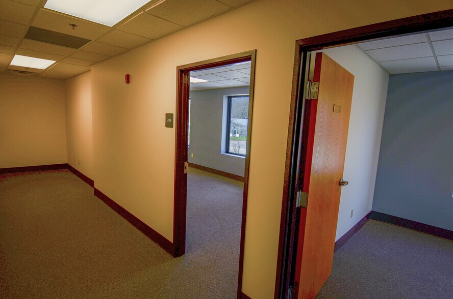 More Photos Of 4701 MacCorkle Ave SE, Charleston Medical For Sale