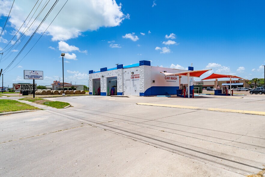 More Photos Of 2393 S Brahma Blvd, Kingsville Specialty For Sale