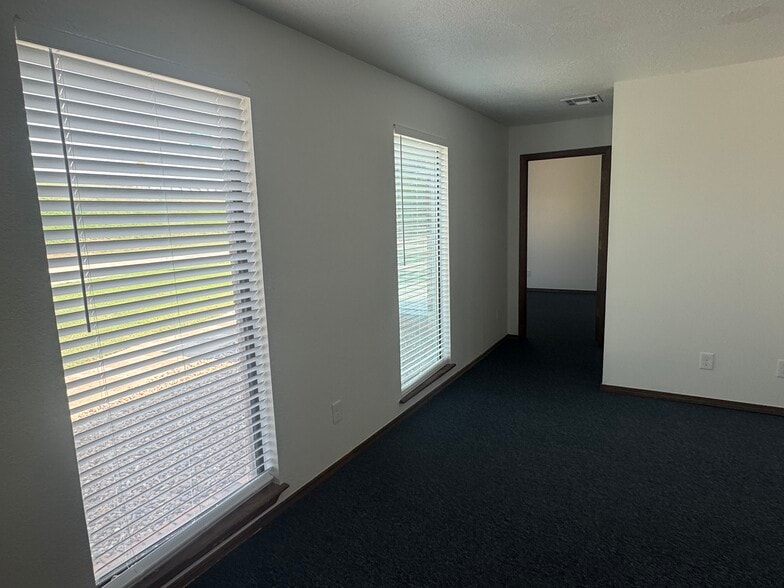 More Photos Of 221-229 N I-35 Service Rd, Moore Office For Lease