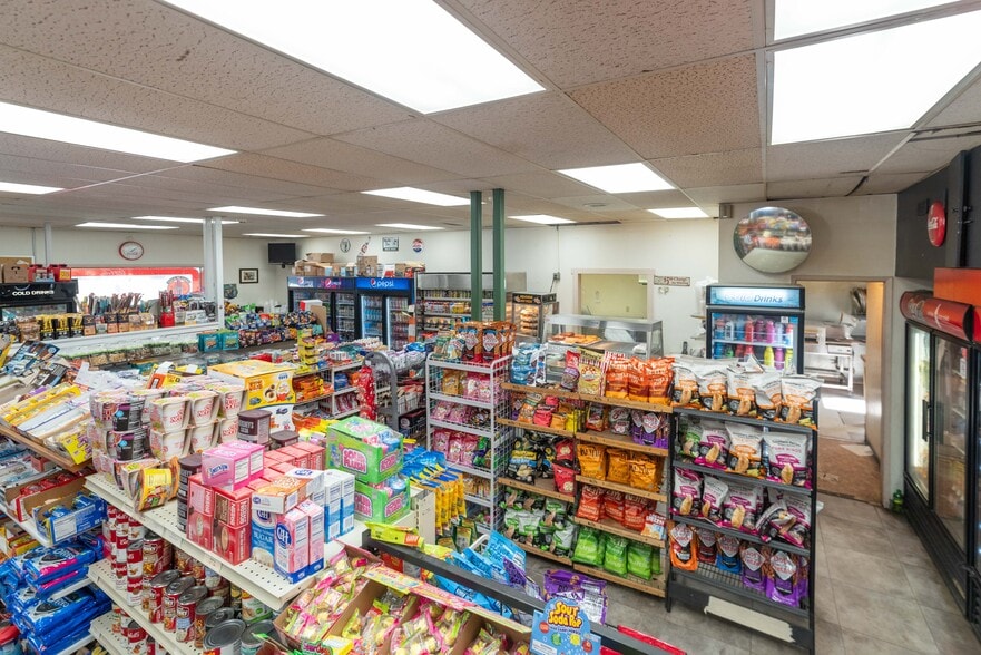 More Photos Of 7196/7198/7204 North Tongass Hwy, Ketchikan General Retail For Sale