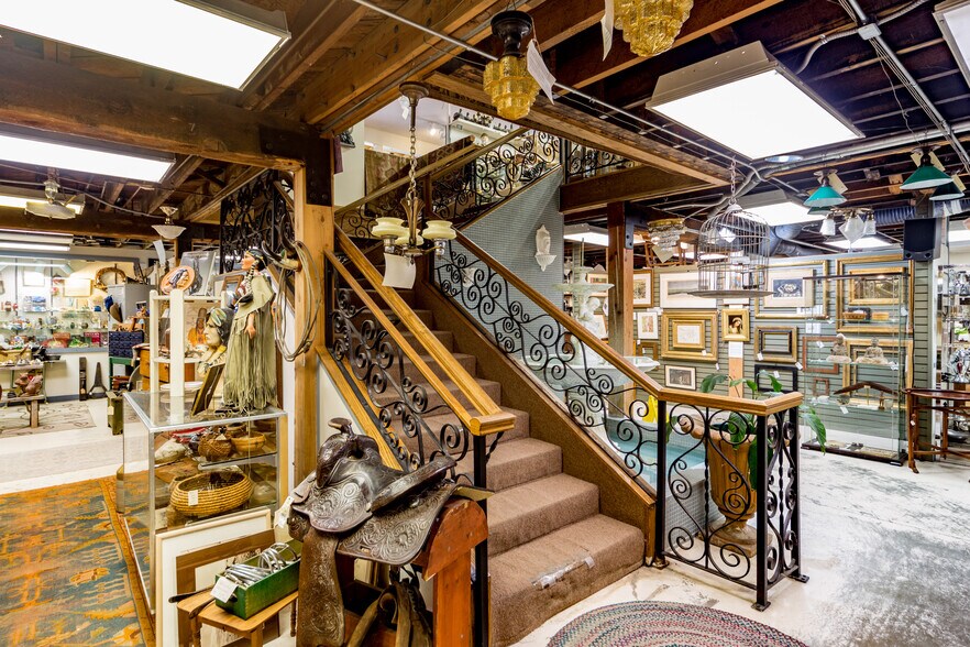 More Photos Of 802 Washington St, Port Townsend General Retail For Sale