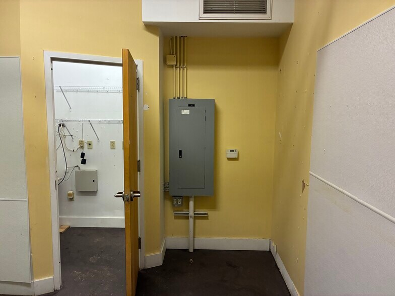 More Photos Of 210 N 9th St, Saint Louis Flex For Lease