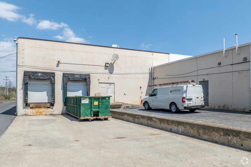 More Photos Of 4-28 Eagles Glenn Mall, East Stroudsburg Unknown For Lease