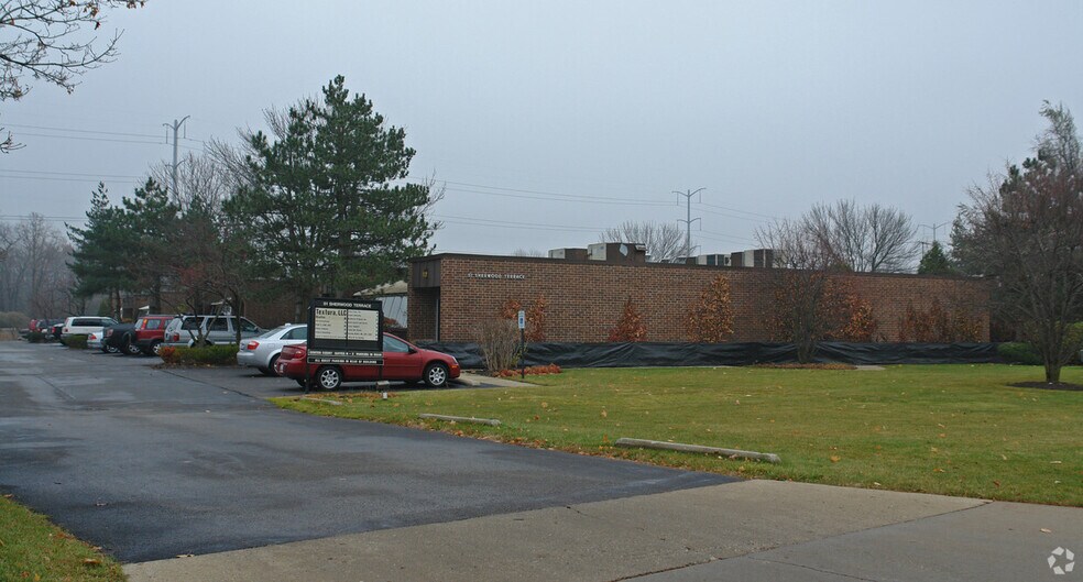 Primary Photo Of 51 Sherwood Ter, Lake Bluff Unknown For Lease