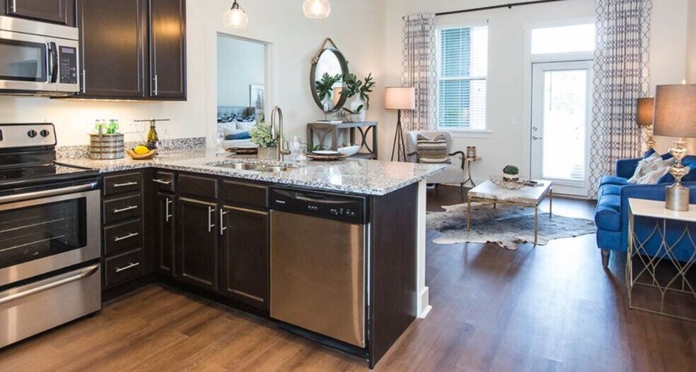 More Photos Of 130 Cinema Dr, Hendersonville Apartments For Lease