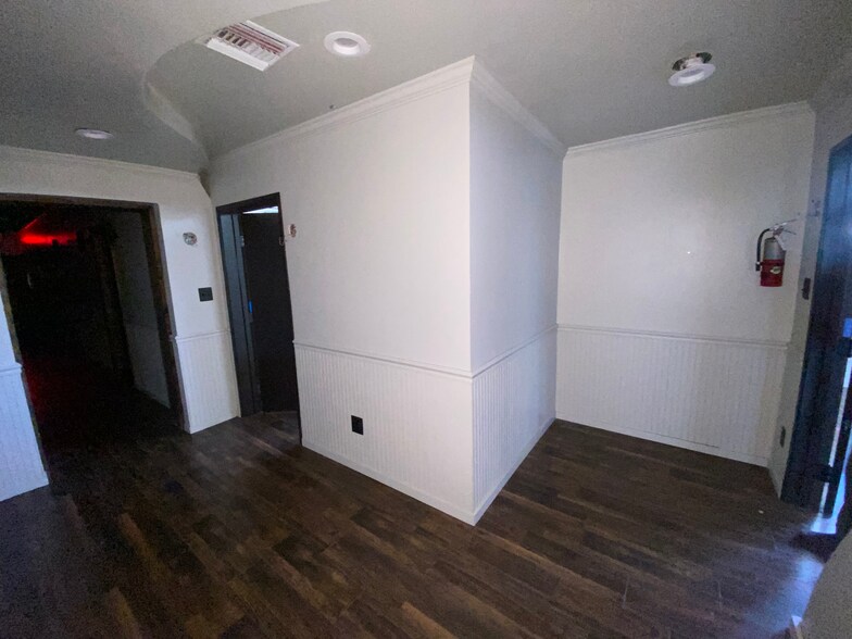 More Photos Of 2911-2919 Thornton Ave, Burbank Manufacturing For Lease