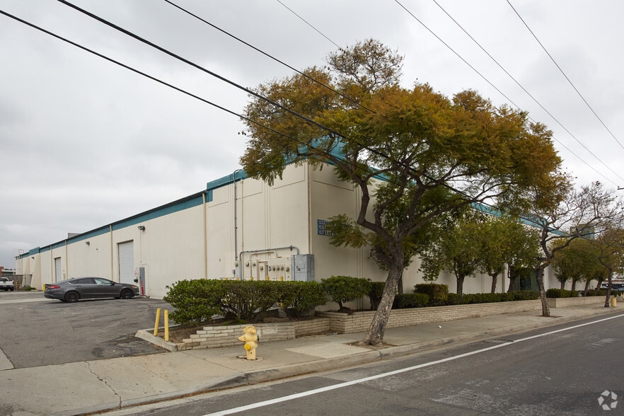 More Photos Of 1533-1543 E Del Amo Blvd, Carson Warehouse For Lease