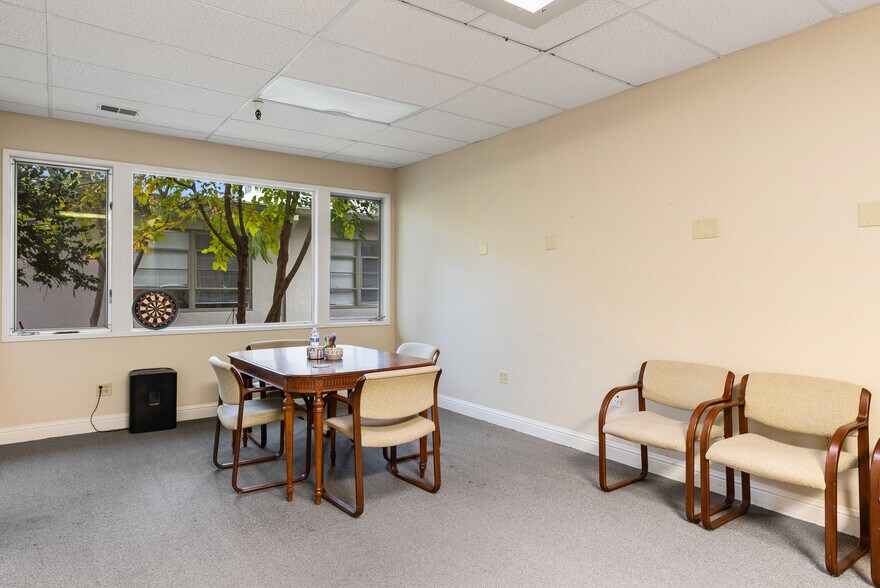 More Photos Of 564 S Dora St, Ukiah Medical For Sale