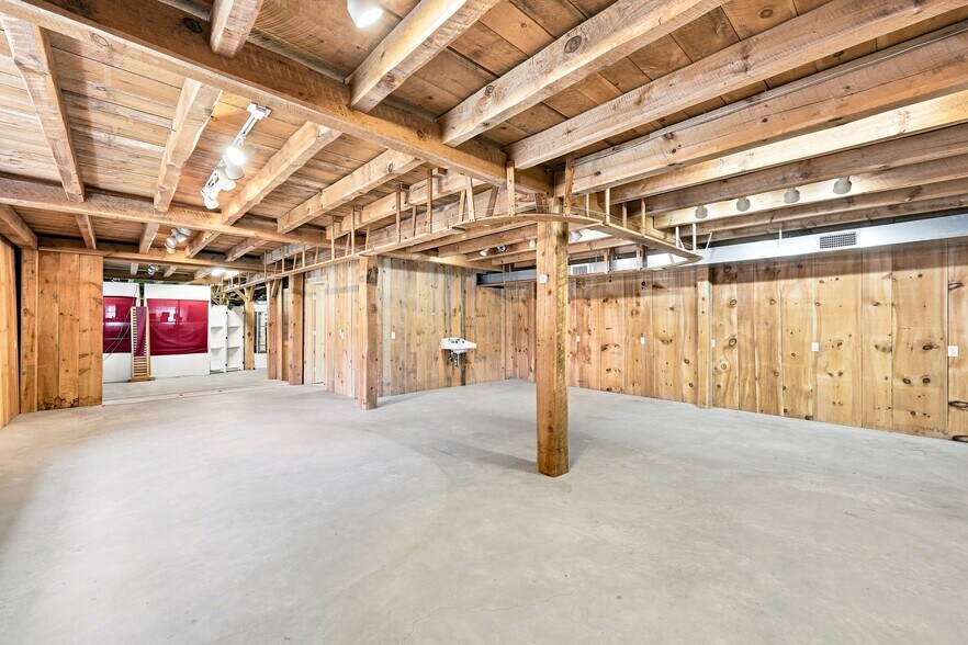 More Photos Of 160 E Hill Rd, Monson Freestanding For Lease