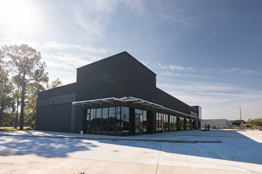 More Photos Of 2903 S Main St, Stafford Storefront For Lease