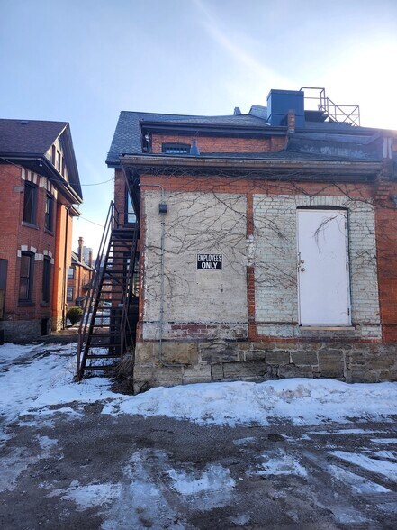 More Photos Of 477-479 Main St E, Hamilton Office For Sale