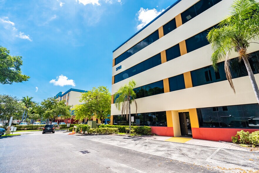 Primary Photo Of 3702 Washington St, Hollywood Medical For Lease