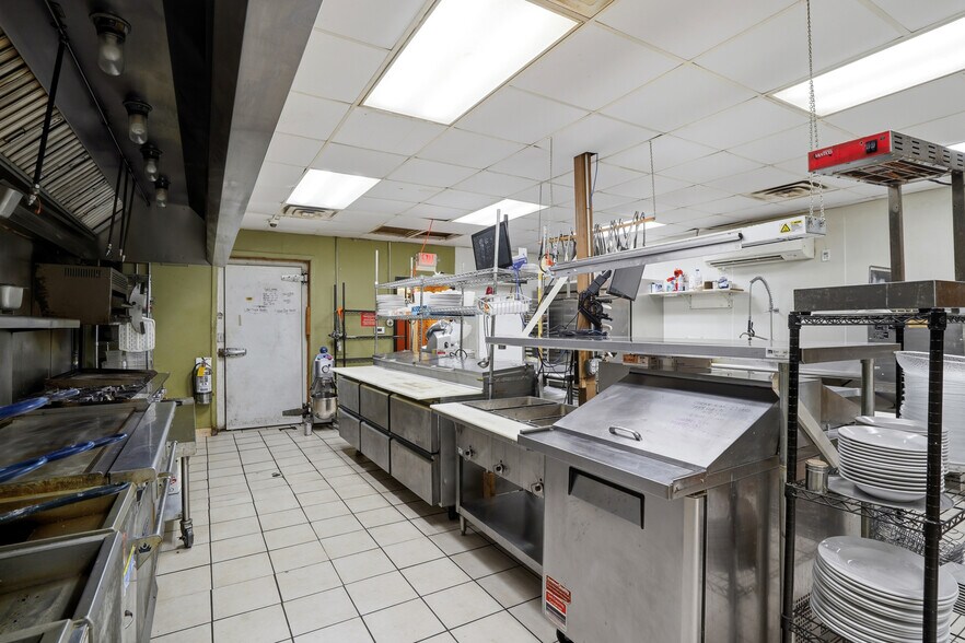 More Photos Of 103 N Allen St, Centralia General Retail For Sale