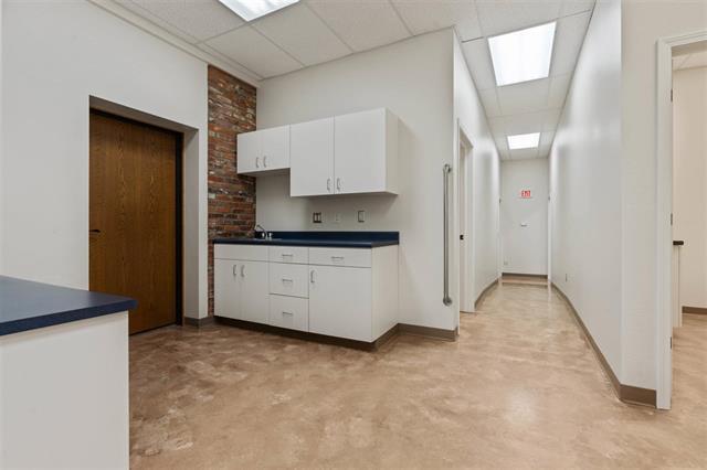 More Photos Of 217 8th Ave, Wellman Medical For Sale