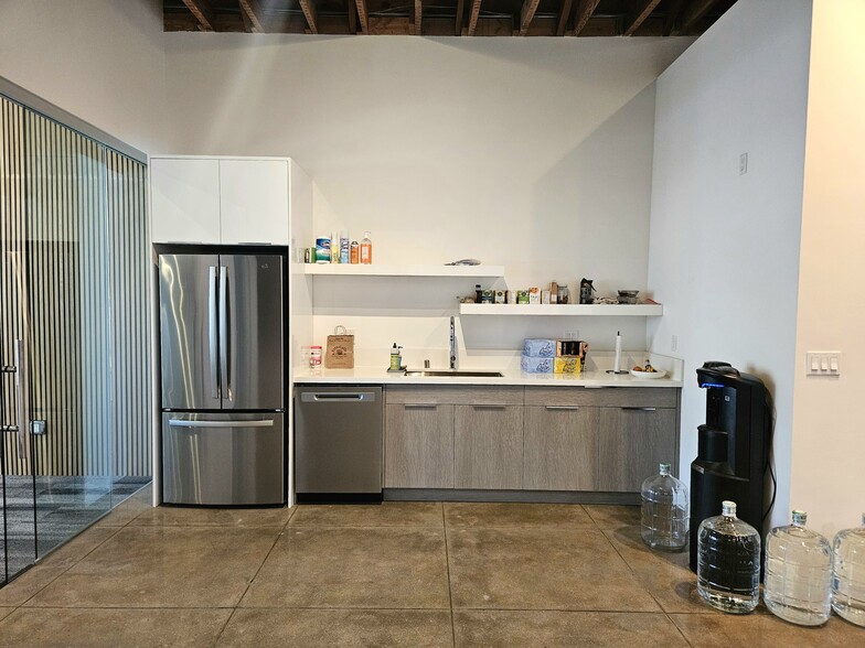 More Photos Of 1005 N Madison Ave, Los Angeles Storefront Retail Office For Lease