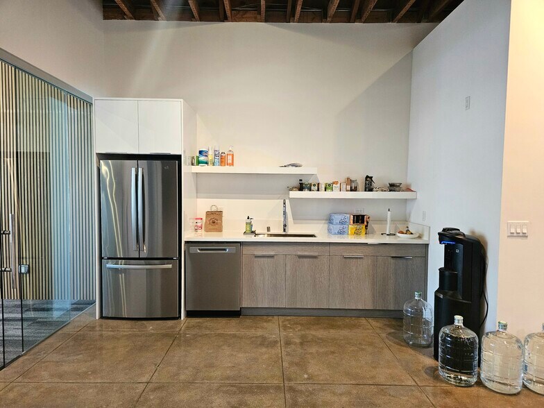 More Photos Of 1005 N Madison Ave, Los Angeles Storefront Retail Office For Lease