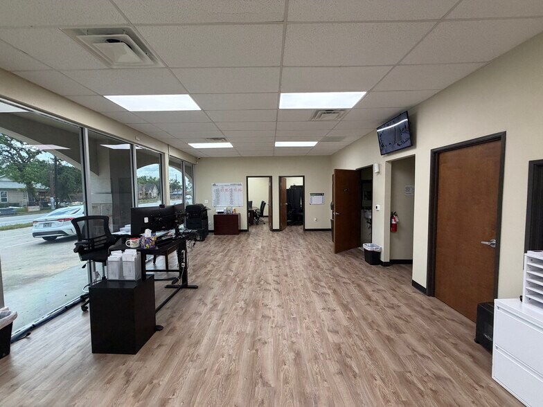 More Photos Of 901 N Sylvania Ave, Fort Worth Freestanding For Sale