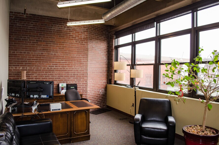 More Photos Of 1601 Marys Ave, Sharpsburg Office For Lease