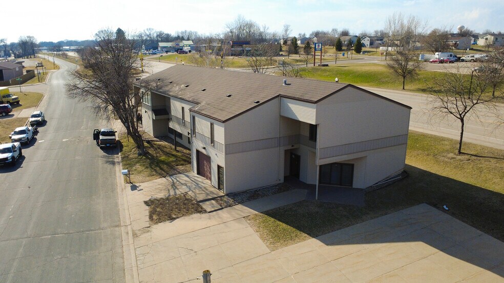 More Photos Of 555 3rd Ave NW, Hutchinson Office For Sale