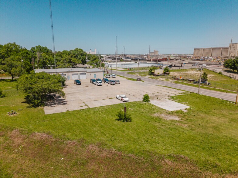 More Photos Of 2555 N Market St, Wichita Auto Repair For Sale