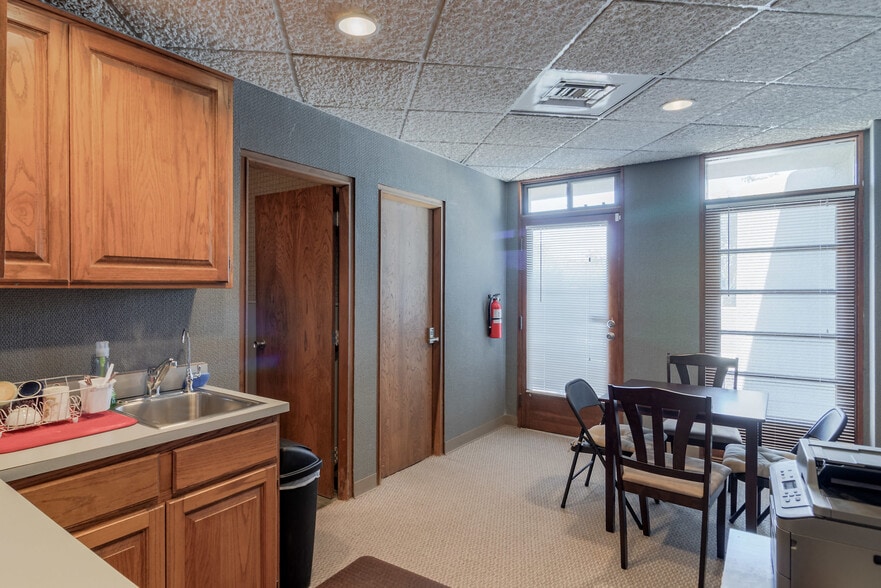 More Photos Of 8075 E Morgan Trl, Scottsdale Medical For Sale