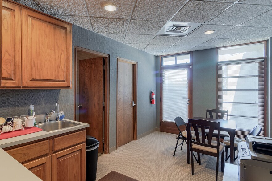 More Photos Of 8075 E Morgan Trl, Scottsdale Medical For Lease