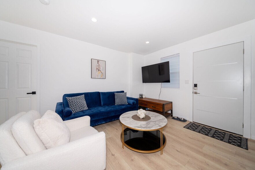 More Photos Of 11315 Tiara St, North Hollywood Apartments For Sale