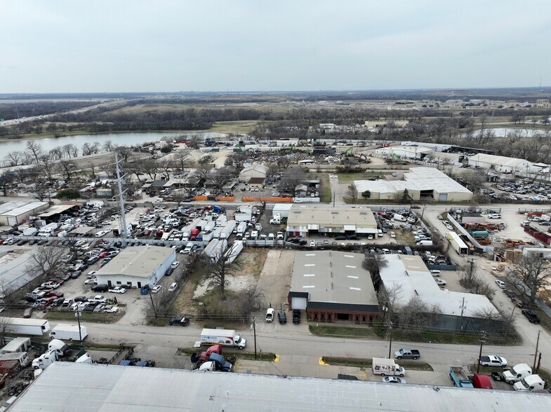 More Photos Of 2119 Quincy St, Dallas Warehouse For Lease