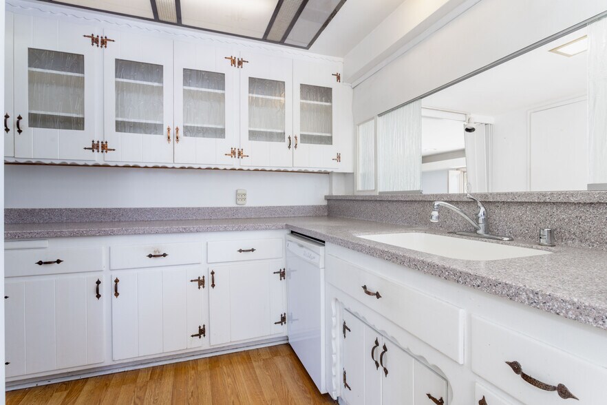 More Photos Of 9826 Columbus Ave, North Hills Apartments For Sale