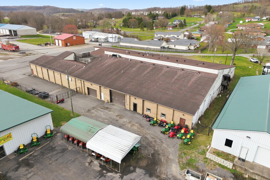 More Photos Of 1117 Willow Dr, Waynesburg Warehouse For Sale