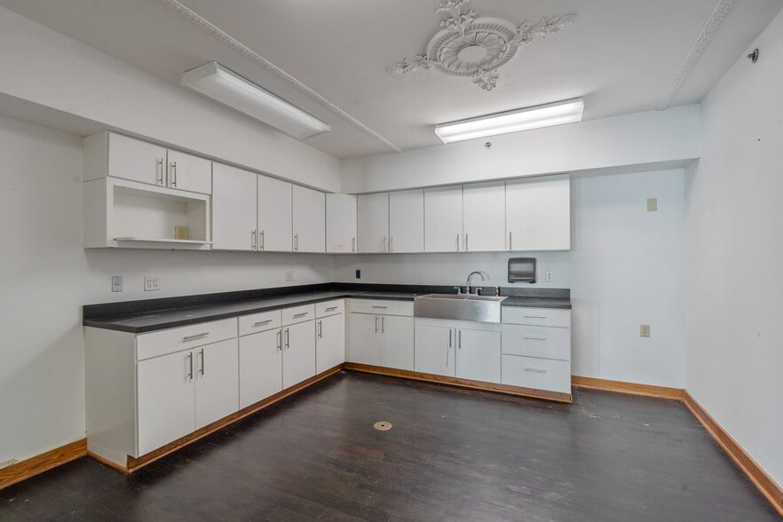 More Photos Of 344 W Genesee St, Syracuse Loft Creative Space For Lease