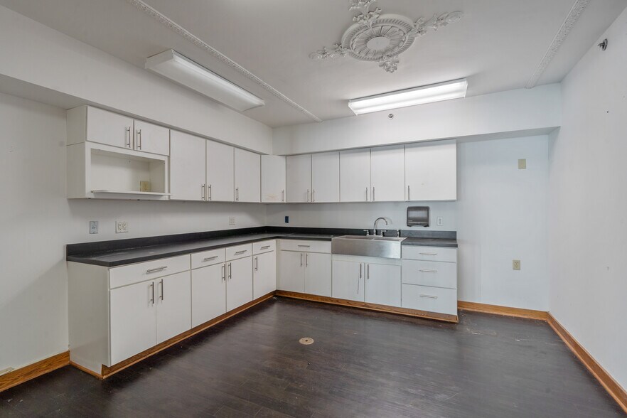 More Photos Of 344 W Genesee St, Syracuse Loft Creative Space For Lease