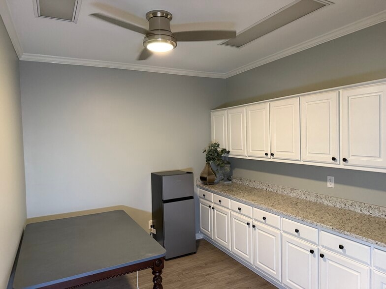 More Photos Of 4595 Towne Lake Pky, Woodstock Medical For Sale