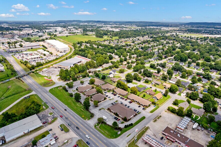 More Photos Of 3291 S Thompson St, Springdale Unknown For Lease