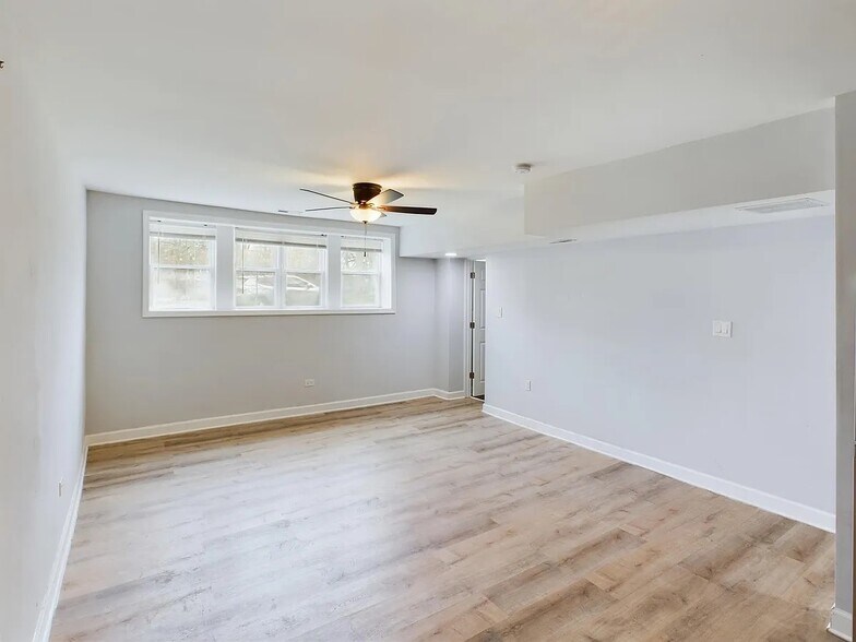 More Photos Of 619 E Groveland Park, Chicago Apartments For Sale