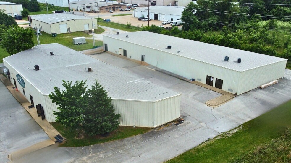 Primary Photo Of 5764-5766 N Thompson St, Springdale Warehouse For Lease