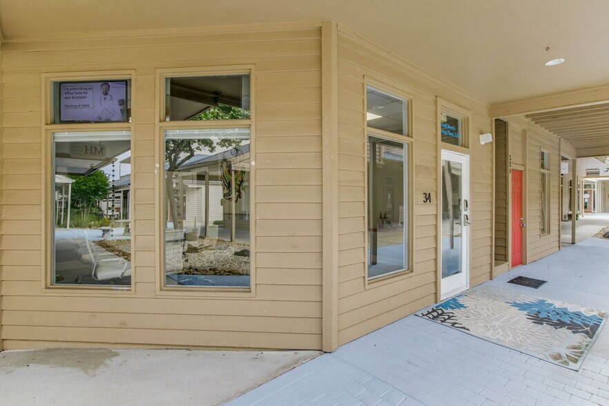 More Photos Of 913 Gulf Breeze Pky, Gulf Breeze General Retail For Sale