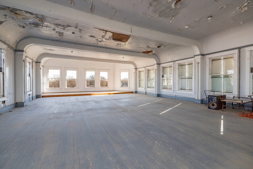 More Photos Of 401 Halifax St, Emporia Office For Sale