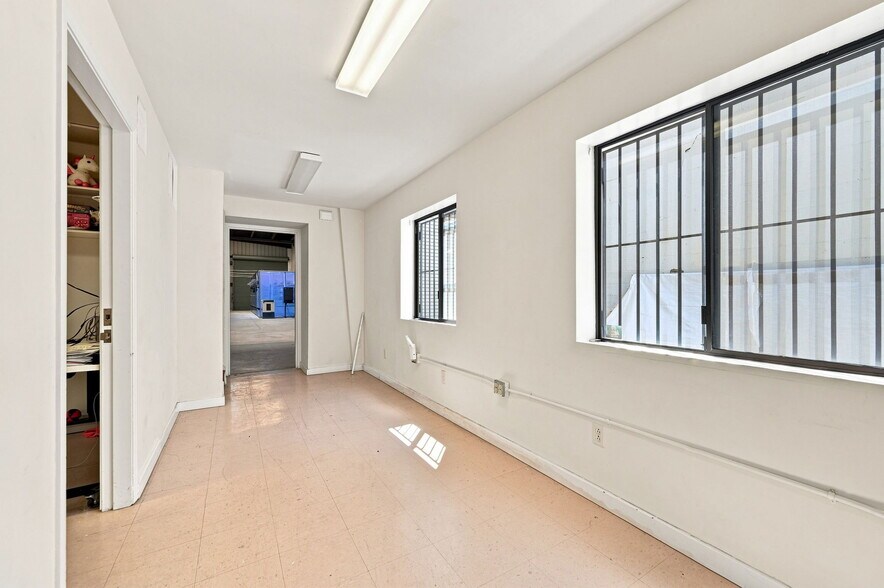 More Photos Of 2757 16th St, San Francisco Warehouse For Lease