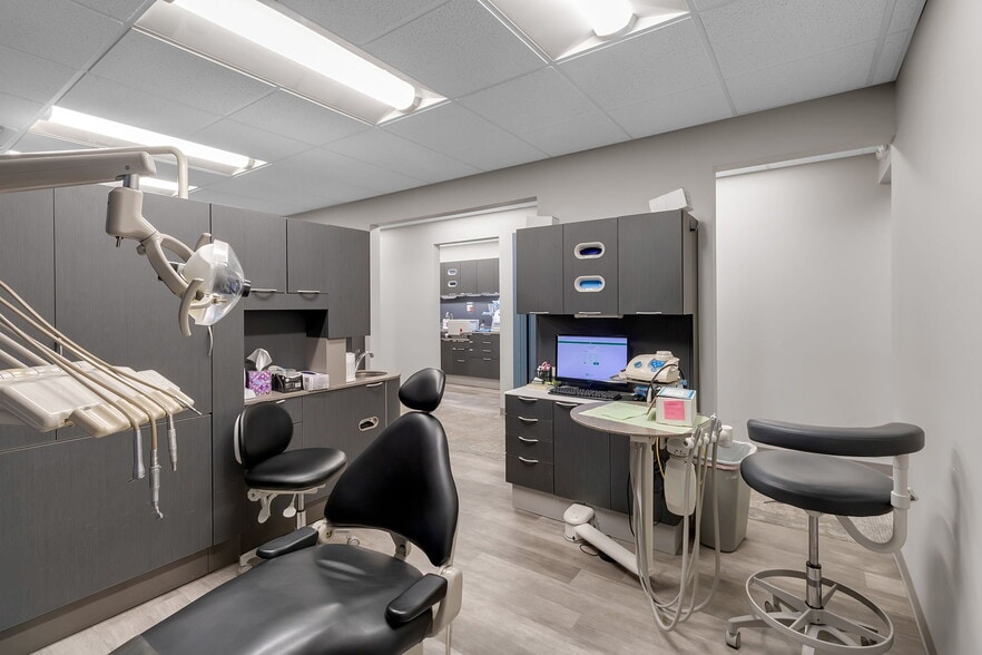 More Photos Of 4233-4227 Maple Rd, Buffalo Medical For Sale