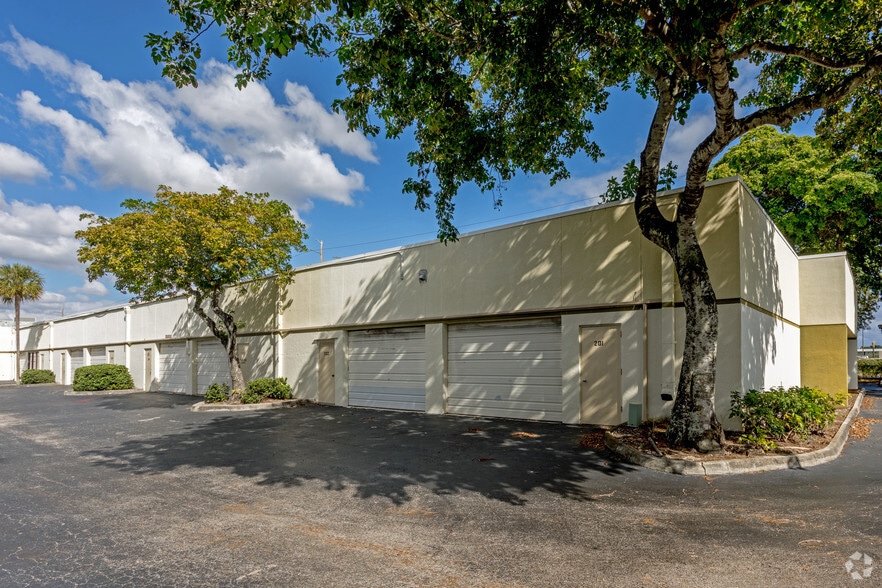 More Photos Of 3115 NW 10th Ter, Oakland Park Unknown For Lease