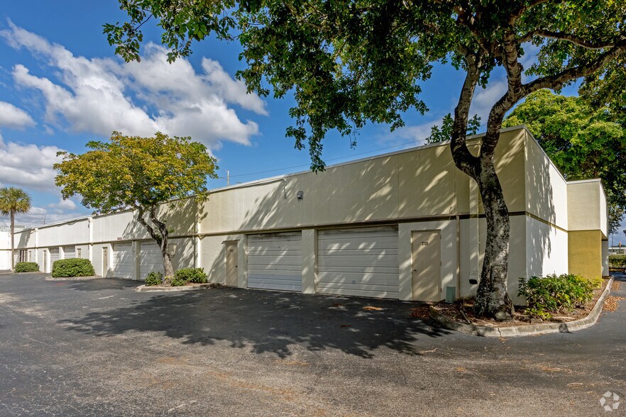 More Photos Of 3115 NW 10th Ter, Oakland Park Unknown For Lease