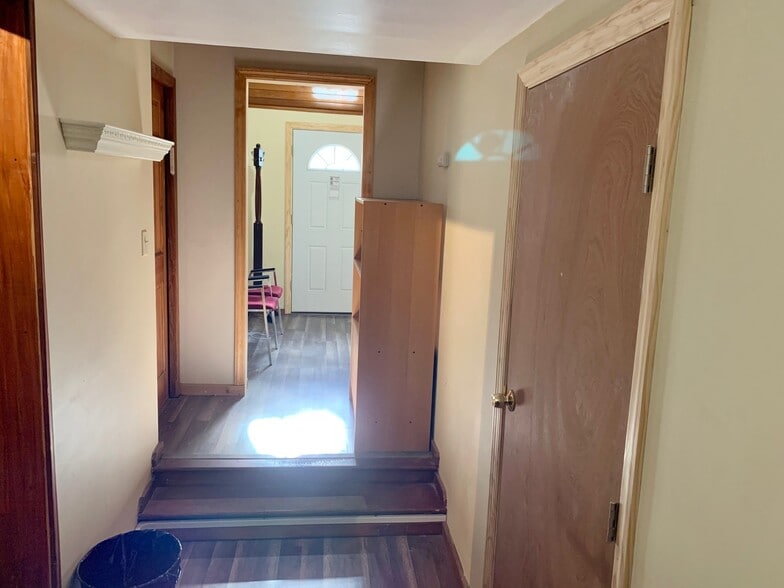 More Photos Of 91 Green St, Huntington Office Residential For Sale