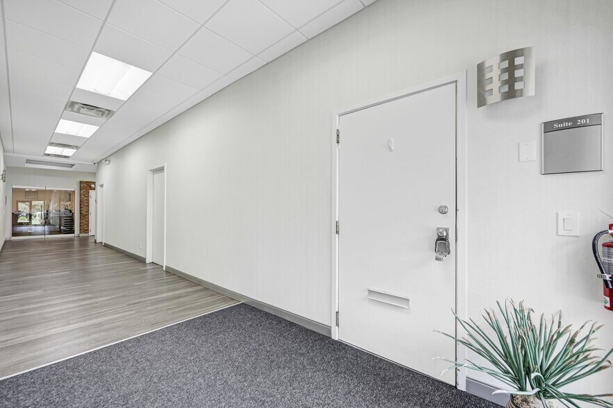 More Photos Of 385 S Maple Ave, Glen Rock Medical For Lease